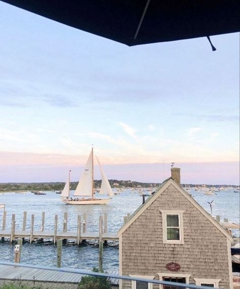 Carolina Do Norte, New England Aesthetic, Nantucket Summer, Hamptons Summer, Dream Beach Houses, Coastal Life, Dream Beach, Coastal Towns, Summer Dream