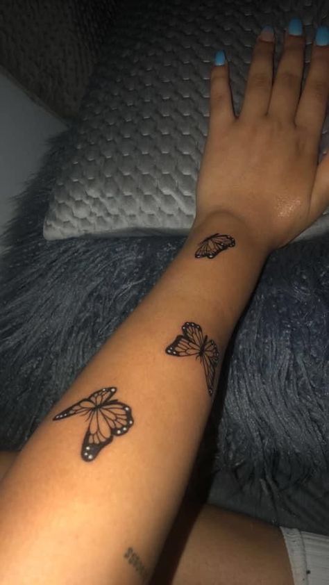 Sui̇ci̇deboys Tattoos, Tattoos For Women Hand, Women Hand Tattoos, Arm Tattoos For Women Forearm, Tattoo Papillon, Tattoos On Arm, Minimal Tattoo Designs, Minimal Tattoo Ideas, Butterfly Tattoos On Arm