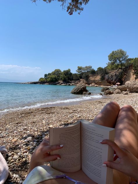 Summer Goals, Reading A Book, Beach Reading, Dream Lifestyle, Summer Feeling, Summer Dream, Summer Photos, European Summer, Beach Vibe