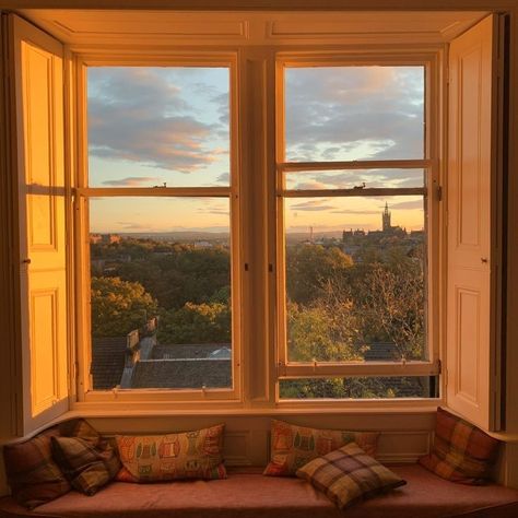 Flat With Big Windows, Bay Window Aesthetic, Sunrise Window, Aesthetic Window, Window Aesthetic, Countryside House, Big Windows, Outdoor Porch, Window View