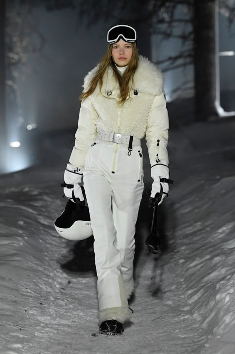 Moncler Grenoble Fall 2024 Ready-to-Wear Runway, Fashion Show & Collection Review [PHOTOS] Moncler Outfit, Thom Browne Suit, Moncler Ski, 90s High Fashion, Womens Ski Outfits, Schiaparelli Dress, Ski Fits, Moncler Grenoble, Fashion Sketching