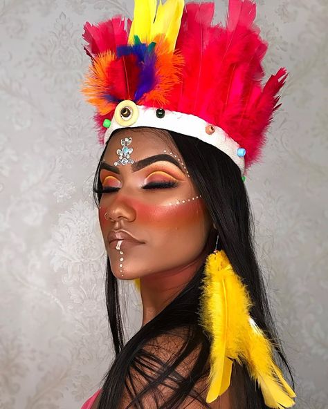 Desculpem, mas hoje vai chover foto nessa tribo ❤️ #Make #Makeup #Maquiagem #makeupartist #Carnaval2020 #India #Inspiraçãomakeup #makeindia… Taino Makeup, Indian Makeup Halloween, Aztec Makeup, Native American Makeup, India Makeup, Make India, Make Carnaval, American Makeup, Native American Wedding