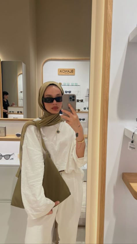 Hijabi Fashion Summer, Kemeja Dress, Elegant Hijab, Stylish Outfits Casual, Hijab Fashion Summer, Dress Gamis, Street Hijab Fashion, Stylish Hijab, Muslim Outfits Casual