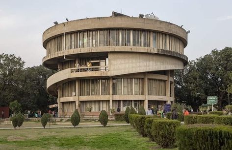 Panjab University Student Centre, Chandigarh, India, designed by Shri B.P. Manthur in 1975 Le Corbusier Designs, Corbusier Architecture, Indian City, Brutalist Buildings, Concrete Building, Pierre Jeanneret, Concrete Structure, Iconic Buildings, Modern City