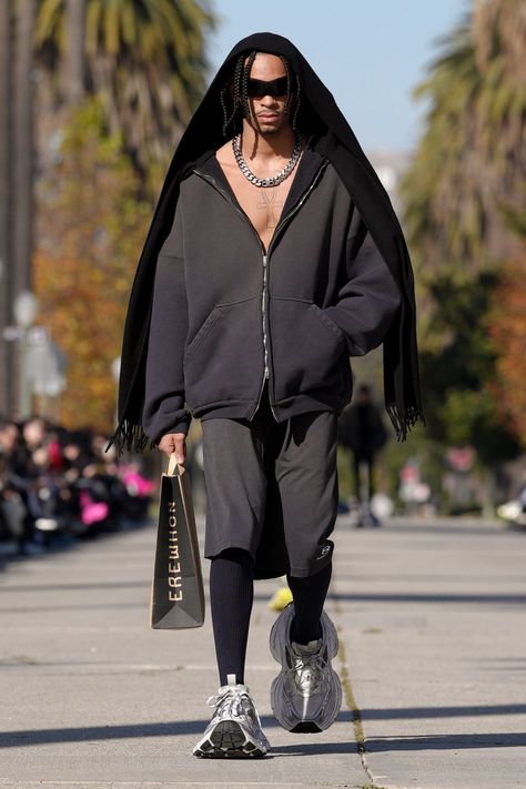 Balenciaga Pre-Fall 2024 Collection | Vogue Balenciaga Street Style, Balenciaga Runway, Balenciaga Outfit, Black Male Models, Balenciaga Style, Creative Fashion Photography, Balenciaga Men, Elite Fashion, Concept Clothing