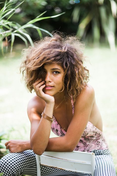 Pelo Ondulado Natural, Christina Caradona, Chex Mix, Curly Hair Cuts, Short Curly Hair, Curly Girl, Messy Hairstyles, Mode Inspiration, Curly Hair Styles Naturally