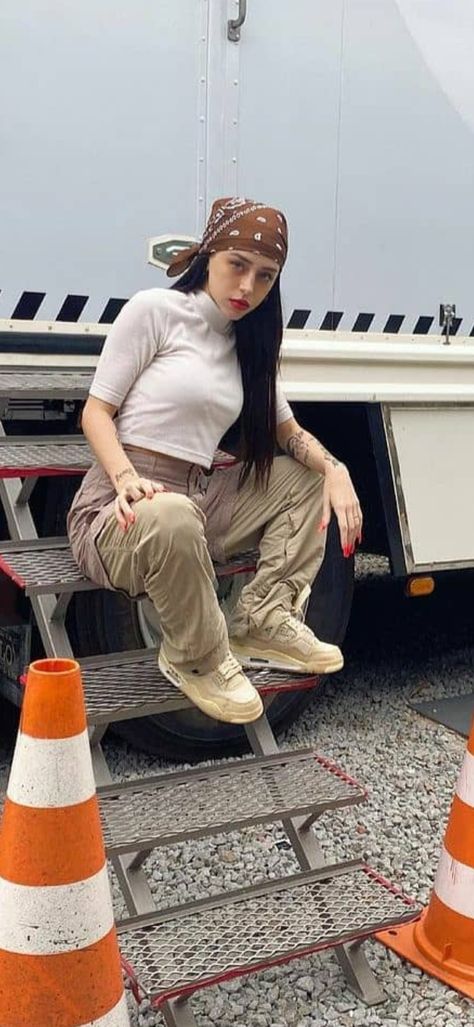 Outfit Trap Mujer, Nicky Nicole Outfits, Nicki Nicole Outfits, Niki Nicole, Outfit Oversize, Nike Kicks, Nicki Nicole, Earthy Outfits, Outfit Mujer