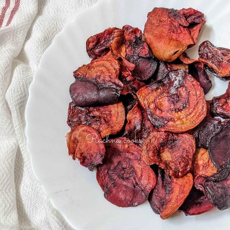 Delicious beet chips made in air fryer are a perfect and healthy munchie. Kids love them too. Super easy recipe. Do try. Air Fryer Chips, Thomas Delauer, Beet Chips, Vegan Keto Recipes, Plantain Chips, Food Channel, Vegan Keto, Air Fryer Recipes Healthy, Ninja Foodi