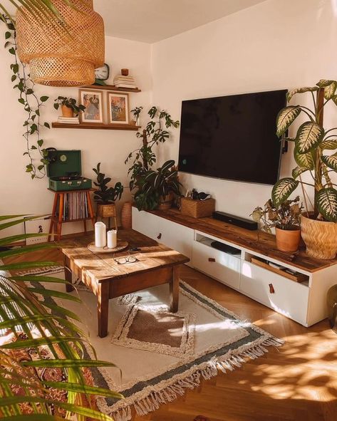 Apartment Decorating Earthy, Earthy Boho Living Room, Earthy Apartment, Farmhouse Gothic, Earthy Living Room Ideas, Earthy Girl, Girl Apartment Decor, Earthy Vibes, Earthy Living Room