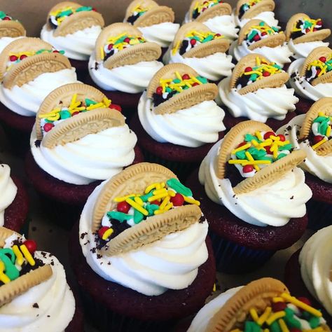 Taco Cupcakes, Taco Cake, Mexican Party Food, Fiesta Birthday Party, Creative Cupcakes, Taco Party, 50th Birthday Cake, Dessert Salads, Fun Cupcakes