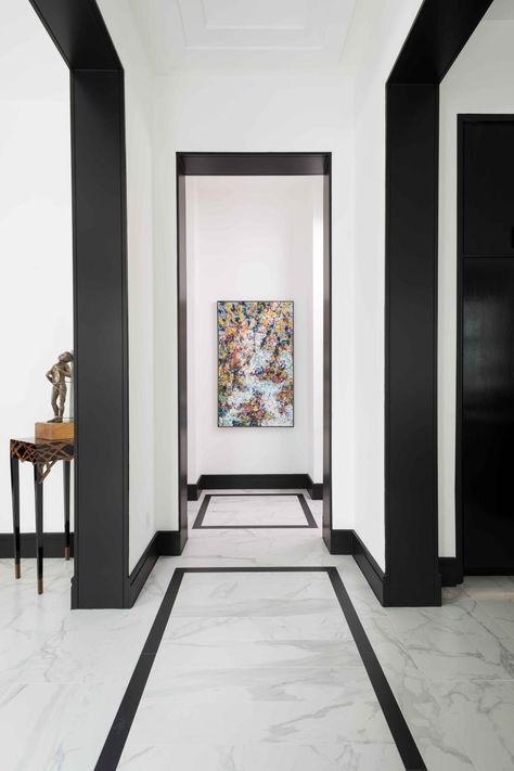 Neoclassical Home, Modern Neoclassical, Decoration Hall, Art Deco Style Interior, White Hallway, Marble Flooring Design, White Hall, Hallway Designs, Black And White Interior