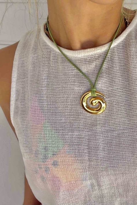 Swirl Necklace, Estilo Hippie, Devil Wears Prada, Dope Jewelry, Funky Jewelry, Jewelry Lookbook, Girly Jewelry, Bijoux Diy, Dream Jewelry