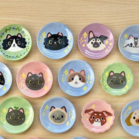 🩵 Punikoi 🩵 art and ceramics ✨ on Instagram: "✨ Pre-orders are open again! ✨  L1nk 1n b10! Get a custom ceramic dish with a cute portrait of your pet! Gift a loved one, a friend, family or even yourself! 💙  • Pre-orders will be open until Tuesday June 6th at midnight! (Or until stock runs out) Shipping tip: if you order more than one dish, the shipping per item will be much cheaper! Get one for each of your pets 💙 . . . . . . . . . . #artreel #smallbusiness #smallbusinesssupport #artistsupport #shopsmall #ceramics #cuteceramics #pottery #ceramicmug #ihavethisthingwithceramics #handmadeceramics #handmadepottery #potteryofinstagram #cutepottery #punikoi #petportrait #petportraitartist #petportraits #catportrait #dogportrait" Cute Portrait, Custom Ceramic, Window Shopping, At Midnight, Ceramic Dishes, Cat Portraits, Pet Gift, Portrait Artist, Dog Portraits