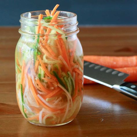 Korean Pickled Cucumber, Pickled Veggies Recipe, Pickled Celery, Julienne Vegetables, Korean Vegetables, Quick Pickled Vegetables, Pickled Vegetables Recipe, Kids Vegetables, Side Order