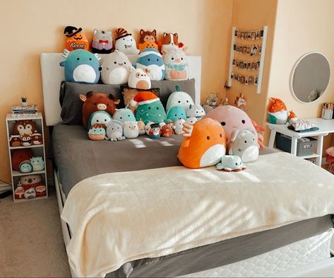 Squishmallows On Bed, Squishmallow Ideas, Bed Setup, Anime Room, Storage Bed, Book Nooks, Dream Bedroom, Nook, Toddler Bed