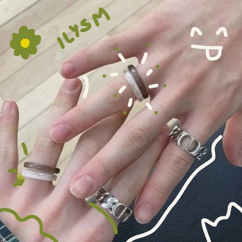 Hyunjin Hands, Men Wearing Rings, Hands With Rings, Kawaii Ring, Bts Earrings, Hand Pin, Nose Ring Jewelry, How To Wear Rings, Celebrity Look Alike