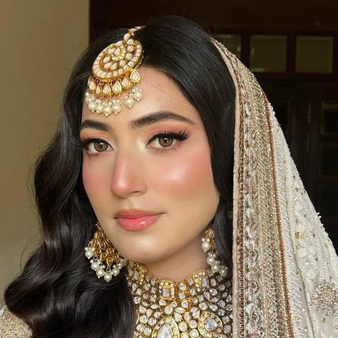 Nikkah Bride Makeup Look, Bridal Nikkah Makeup, Pakistani Engagement Makeup Look, Nikah Makeup Look For Bride, Makeup On White Dress Indian, Soft Bridal Makeup Pakistani, White Dress Makeup Look Pakistani, Simple Nikkah Makeup, Soft Bridal Makeup Indian