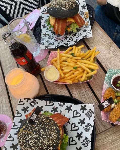 Vegan, vegan food, dinner, fast food, junk food, food Amsterdam, vegan Amsterdam, vegetarian, vegan travel Food In Amsterdam, Amsterdam Food, Vegan Junk Food, Vegan Fast Food, Food Bar, Plant Aesthetic, Vegan Diet, Vegan Food, Bars Recipes