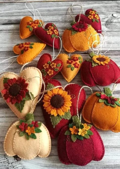 Felt Heart Ornaments, Rustic Country Wedding Decorations, Pumpkin Ornaments, Fall Ornaments, Baby Mobil, Red Sunflowers, Felt Pumpkins, Wool Felt Projects, Felt Creations