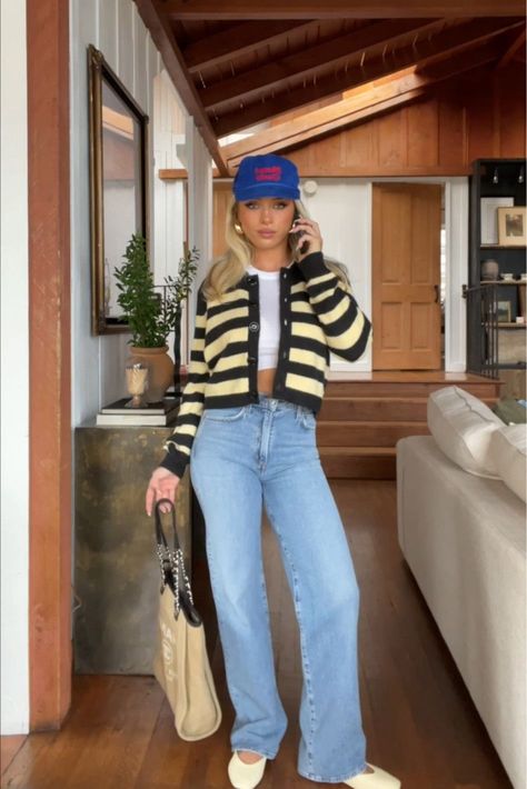 Stripe Jeans Outfit, Stripped Cardigan Outfits, Classic Jeans Outfit, Casual Striped Straight Leg Jeans, Blue And White Striped Cardigan Outfit, Striped Wide-leg Denim Jeans, Striped Jeans Outfit, Oversized Striped Casual Cardigan, Striped Cardigan Outfit