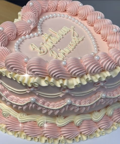 Trending Heart Cake, Heart Shaped Birthday Cake Aesthetic, Pink Vintage Cakes, Aesthetic 14th Birthday Cake, Taurus Szn Cake, Retro Cake Ideas, Birthday Cake Pink Girly, Heart Cakes Birthday, Pink Girly Cake