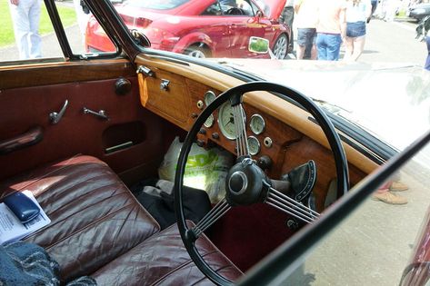 Car Restoration Diy, Classic Car Restoration, Car Restoration, Old Classic Cars, Car Hacks, Head Up Display, Old Car, Back To Life, Car Lover