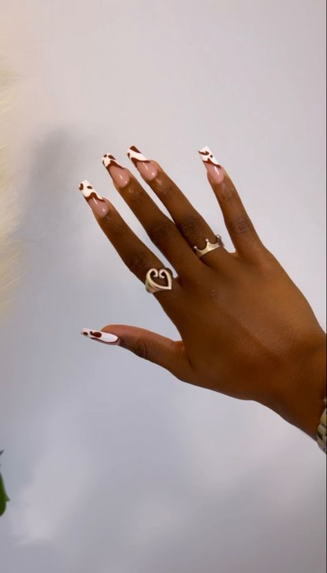 Brown Geometric Nails, Short Nails With Brown Design, Brown White French Tip Nails, White And Brown French Nails, Cow Spot Nails, Brown Shorties Acrylic Nails, Brown Nails With White Design, Minimalist Brown Nails, Brown And White French Tip Nails