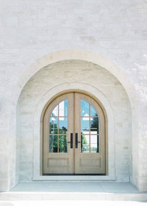 ARCH WOOD MANOR — Everest Estate Homes Double Arched Front Door, Arch Front Door Exterior, Arched Doorways Interior, Double Wood Front Doors, Arched Entry Doors, Arched Front Door, Arch Doorway, Double Front Doors, Exterior Front Doors