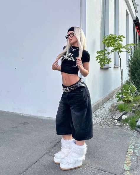 Trap Outfit, Street Style Outfits Casual, Fit Aesthetic, Model Accessories, Insta Instagram, Streetwear Fashion Women, Mode Inspo, Low Iron, Instagram Inspo