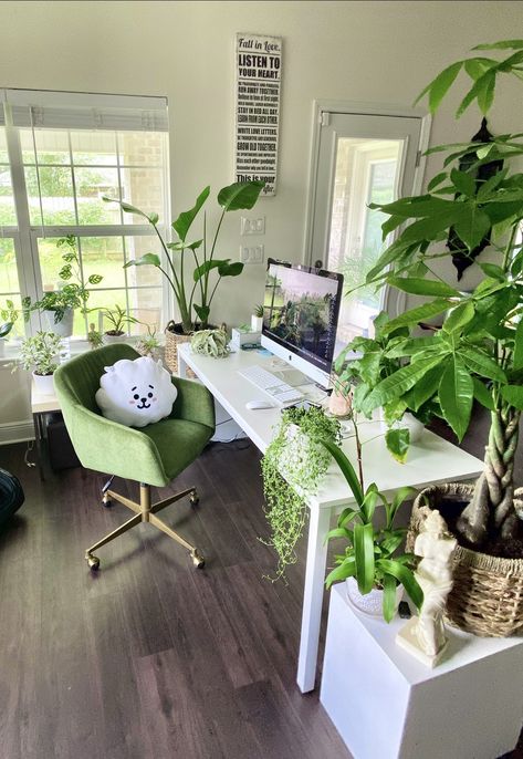 NORE⁷ on Twitter: "My evolving indoor garden is my favorite space. It’s where I design, relax and stream @BTS_twt. Green is my color because it promotes creativity.☺️🌿#Curated_by_ARMY… https://t.co/Vw53QEKCEC" Green Aesthetic Office, Bt21 Bedroom, Desk Setup Green, Green Desk Aesthetic, Office Space Aesthetic, Bt21 Room, Foyer Designs, Modern Foyer, Desk Inspo