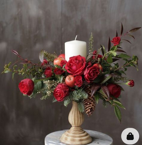 Christmas Candle Flower Arrangements, Christmas Table Arrangements Floral, Christmas Flower Ideas, Christmas Centerpieces Wedding, Floral Arrangements Winter, Flower Arrangements Winter, Christmas Flower Centerpieces, Christmas Flowers Arrangements, Christmas Table Arrangements