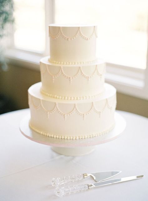 Wedding Cake Piping, Classy Wedding Cakes, Wedding Cake Simple Elegant, Incredible Cakes, Simple Baking, Cake Piping, Traditional Wedding Cakes, Pretty Cake, White Cakes