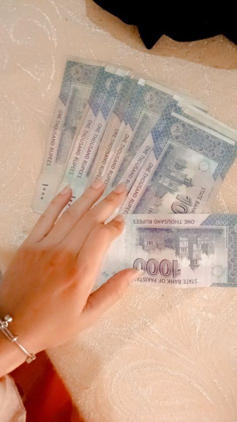 Ebl Pakistan Business Dp, Money Pakistani Rupees, Pakistani Money, Pakistani Rupees, Girls Snaps, Pakistani Rupee, Best Business Quotes, Money Video, Bff Photography