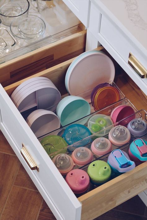 Kitchen Organization:  How to Organize Your Kitchen  Drawers Baby Bottle Organization, Organizing Kitchen, Diy Organizer, Drawer Organization, Kitchen Drawer Pulls, House Wife, Kitchen Organization Diy, Kitchen Drawer Organization, Organizing Hacks