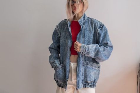 Vintage Doringo Denim Bomber Jacket with Removable Sleeves. Acid Wash Denim Vest Made in Italy. 80s Jacket Oversized with Huge Pockets. L Oversized Retro Denim Jacket, Oversized Acid Wash Vintage Outerwear, Oversized Acid Wash Vintage Denim Jacket, Vintage Acid Wash Denim Jacket With Pockets, Vintage Oversized Denim Jacket With Button Closure, 80s Denim, Removable Sleeves, 80s Jacket, Acid Wash Denim