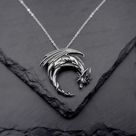 Enola being Lord Otto Hightower youngest and favorite daughter with 1… #fanfiction # Fan-Fiction # amreading # books # wattpad Fantasy Jewelry Necklace, Feather Art Projects, King Viserys Targaryen, Otto Hightower, Dragon Accessories, Applying Perfume, Dragon Moon, Fantasy Pendant, Winged Dragon