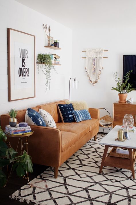 Dekorasi Maroko, Mid Century Modern Eclectic, Modern Eclectic Living Room, Boho Eclectic Decor, Eclectic Living, Living Room Designs Small Spaces, Retro Living Rooms, Modern Eclectic, Eclectic Living Room