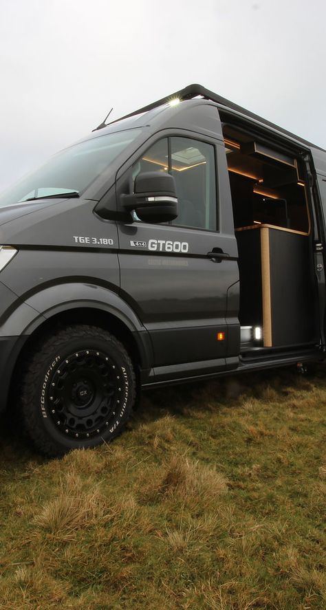 Iveco Daily Camper, Crafter Campervan, Vw Crafter Camper, Sprinter Motorhome, Van Remodel, Van Build Ideas, Camper Conversion Ideas, Bike Camper, 4x4 Camper Van