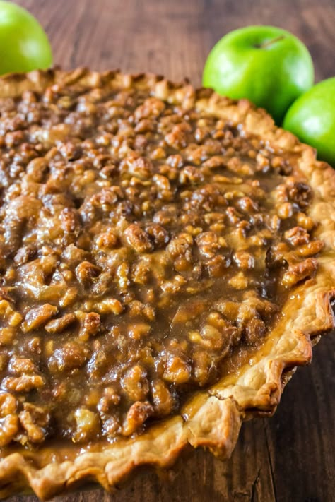 Apple Praline Pie, Praline Apple Pie, Apple Pecan Pie Recipe, Praline Pie Recipe, Praline Pie, Fried Pie, Apple Pecan Pie, Praline Sauce, Apple Pumpkin Pie