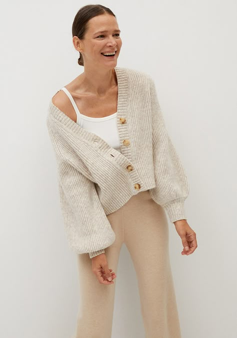 Beige Cardigan Outfit, Best Cardigans, Beige Vest, Cardigan Beige, Neue Outfits, Short Cardigan, Cardigan Outfits, Chunky Knit Cardigan, Beige Cardigan