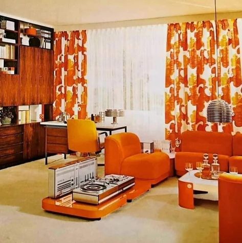 Orange Chairs, Midcentury House, 70s House, 70s Interior, Retro Interior Design, 70s Home, 70s Home Decor, Mid Century Modern Living Room, Apartment Aesthetic