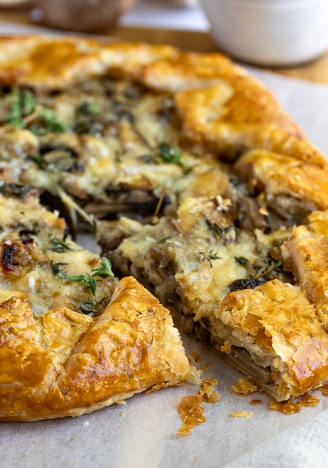 Easy Mushroom Galette - Bakes by Brown Sugar Phyllo Galette, Thanksgiving Galette, Mushroom Galette, Potato Galette, Mushroom Tart, Savory Tarts, Galette Recipe, Savory Tart, Savory Pies