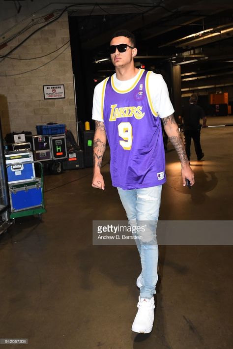 Jersey Streetwear Outfit, Nba Suits, Lakers Outfit, Jersey Streetwear, Jersey Fits, Kyle Kuzma, Jersey Fashion, Nba Outfit, Nba Fashion