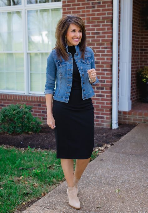 Black Midi Dress With Jacket, Black Midi Shirt Dress Outfit, Black Dress With Jean Jacket Outfit, Black Dress Jean Jacket Outfit, Black Midi Dress Outfit Winter, Black Pencil Dress Outfit, Pencil Dress Outfit Casual, Midi Dress Outfit Spring, Midi Dress Outfit Winter