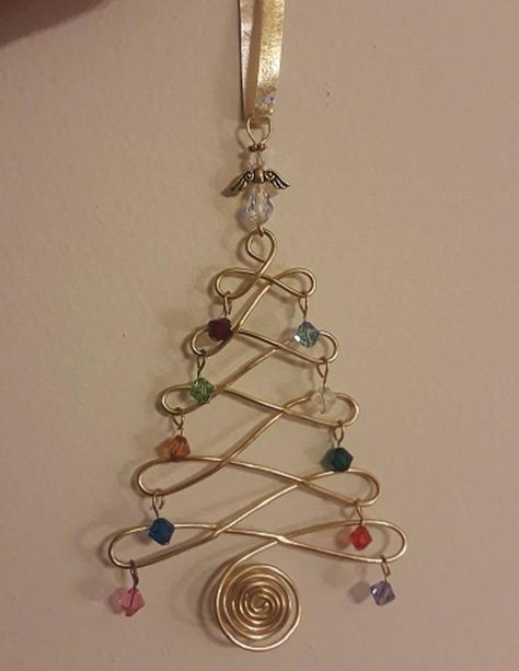 Wire Christmas Tree, Wire Jig, Wire Ornaments, Wire Jewelry Tutorial, Metal Christmas Tree, Metal Christmas, Wire Jewelry Designs, Beaded Christmas Ornaments, Christmas Bead