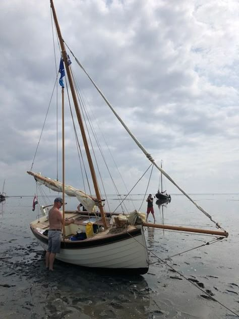 Aarnoud's Ebihen – Building a small wooden sailboat Wood Boat Interior, The Four Winds, Wooden Model Boats, Wood Boat Plans, Sailboat Yacht, Navi A Vela, Wooden Sailboat, Classic Wooden Boats, Sailing Art