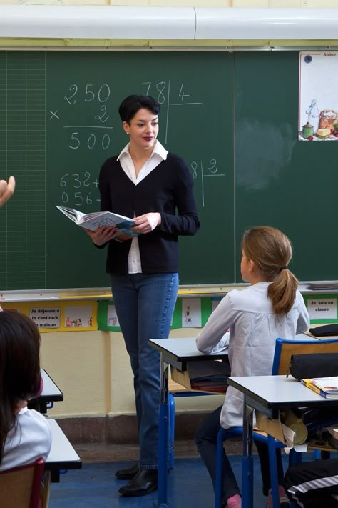 Teacher Photoshoot Ideas Classroom, School Teacher Photo, Teacher Pose, Teacher Video, Teacher Reference, Tara Westover, Classroom Photo, Public Library Design, Good Comedy Movies