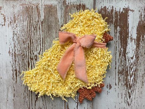 Easter Chicks Diy, Easter Chick Craft, Dollar Tree Easter Crafts, The Shabby Tree, Easter Door Decor, Easter Chicken, Chicken Crafts, Shabby Tree, Easter Egg Wreath