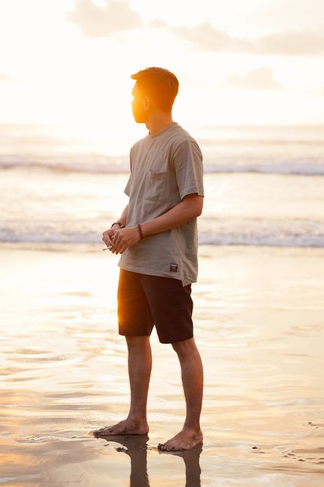 Beach Man Photography, Grass Photoshoot Ideas Men, Boys Beach Poses, Mens Beach Photoshoot, Beach Poses Men Picture Ideas, Beach Poses For Boys, Men Beach Photoshoot, Beach Photo Ideas Men, Goa Photography Ideas