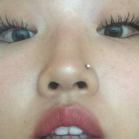 Nose Piercing Dainty, Left Nostril Piercing, Nose Studs Piercing, Piercings Ideas Face, Cute Piercings Face, Piercing Ideas Nose, Nose Peircing, Nostril Piercing Jewelry, Dream Piercings